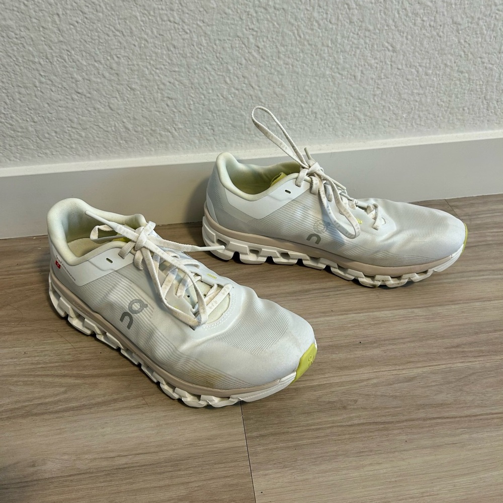 On Cloudflow 4 Women’s Running Shoes - Size 8.5